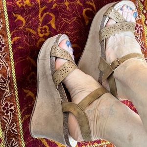 Mata Platform Sandals SZ 6.5 Tan Leather Wedges Laser Cutouts Crisscross Straps